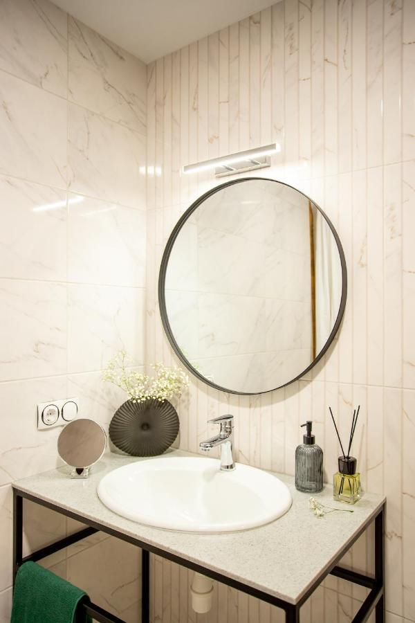 Luxury Apartment With 2 Bedrooms In The City Center Mykolajiv Eksteriør bilde